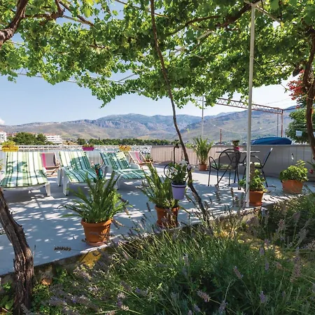 Four-bedroom In Stobrec Tatil Evi *