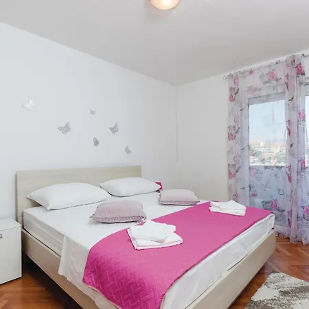 Σπίτι διακοπών Four-bedroom In Stobrec