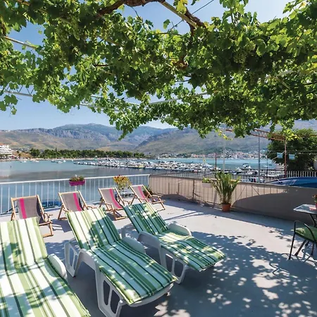 Σπίτι διακοπών Four-bedroom In Stobrec