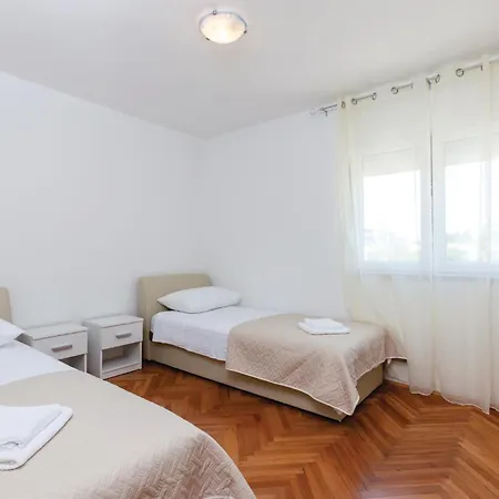 Four-bedroom In Stobrec *