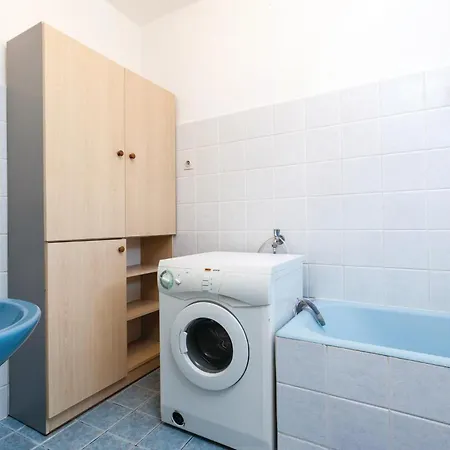 Vikendica Four-bedroom In Stobrec Split