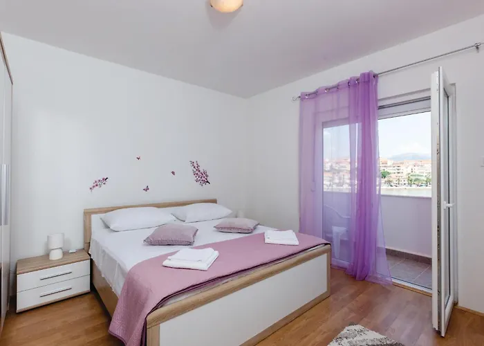 Four-bedroom In Stobrec Holiday home Split