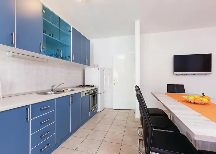 Holiday home Four-bedroom In Stobrec