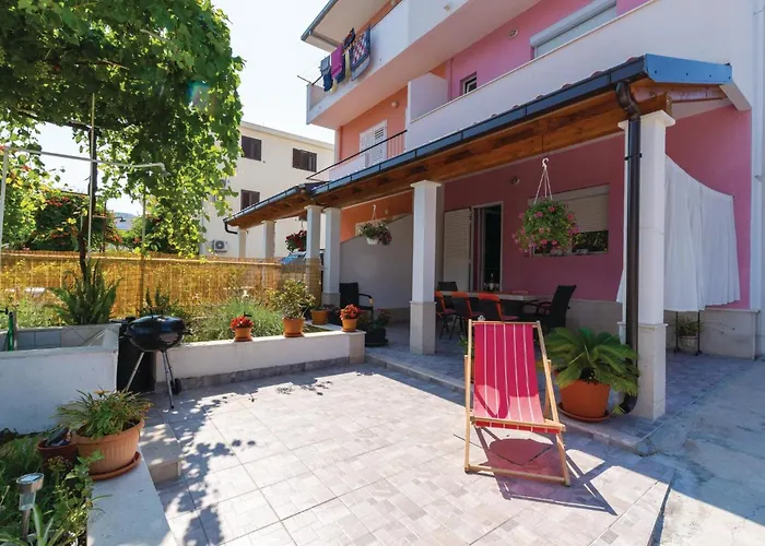 Four-bedroom In Stobrec *