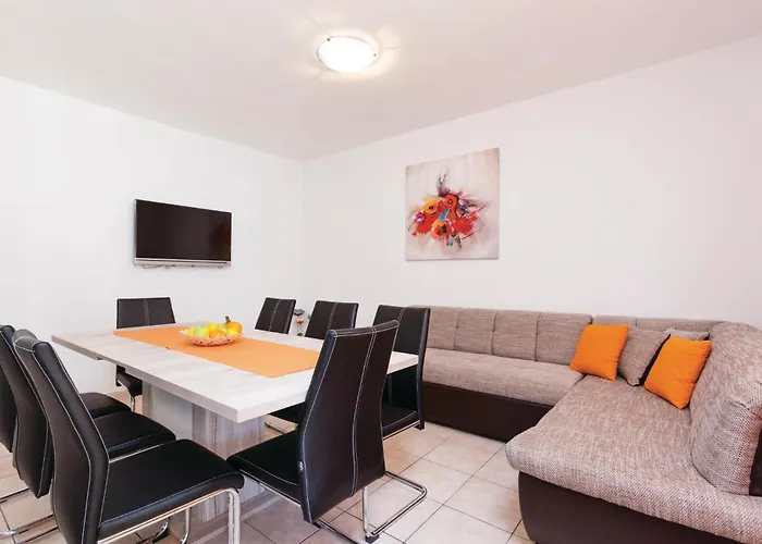 Four-bedroom In Stobrec *